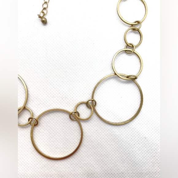 Beautiful circle link necklace in burnished gold color. - Picture 3 of 9